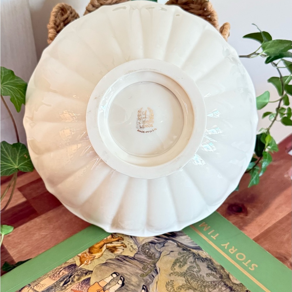Vintage Lenox Lotus Collection,Gold Mark 8" Footed Creamy White Serving Bowl - Picture 6 of 7